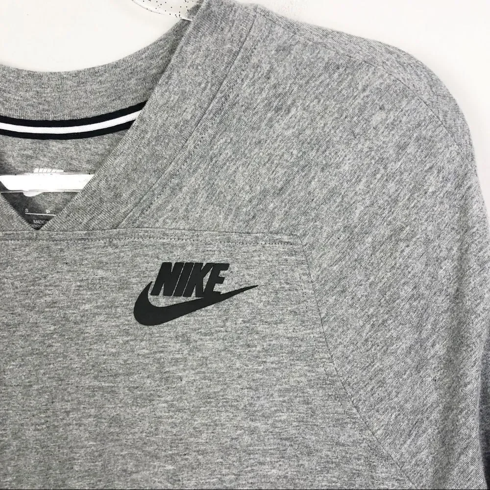 NIKE | Raglan Style V-Neck Just Do It Tee Small